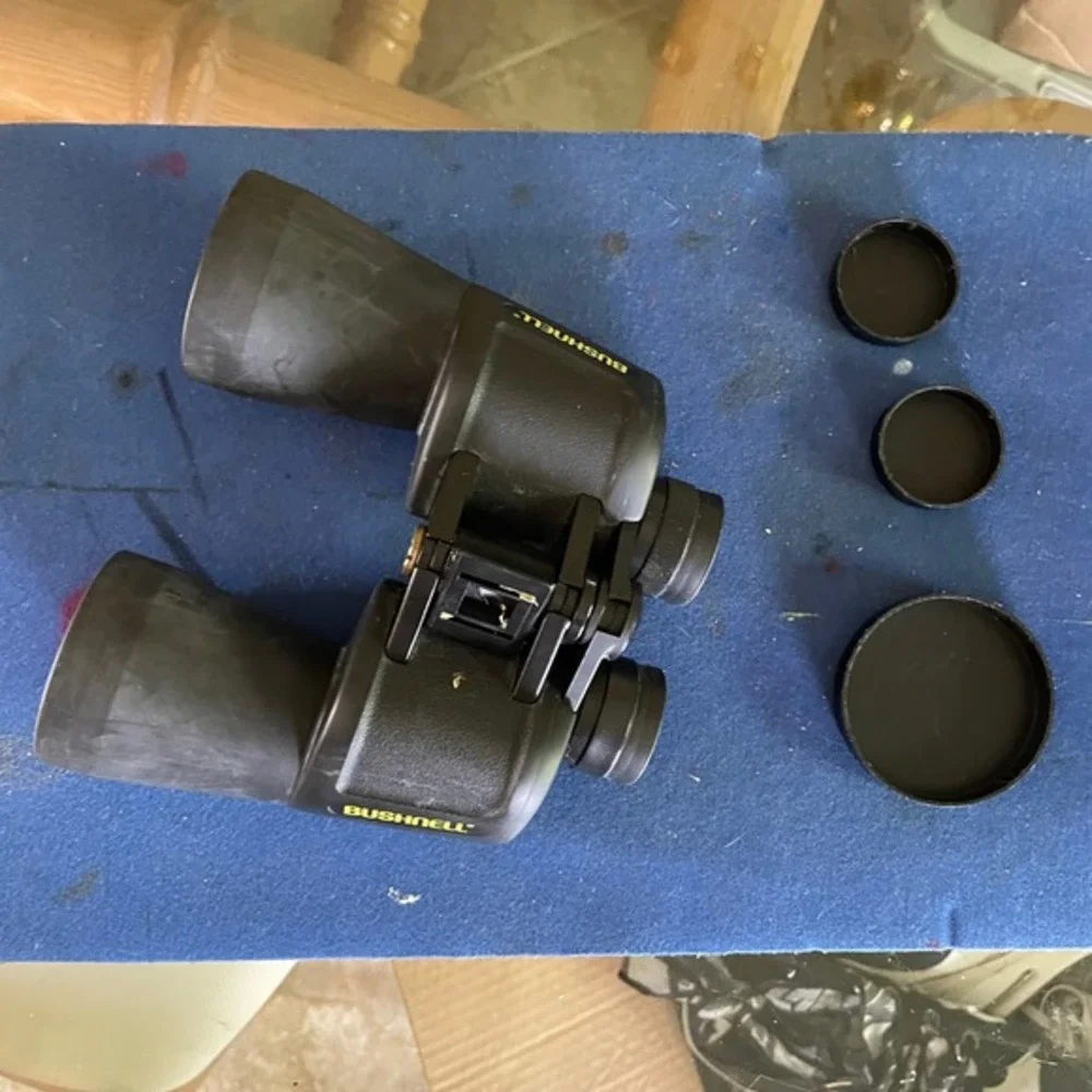 Bushnell Wide Angle Binoculars 13-1050 70 Field With Case‎